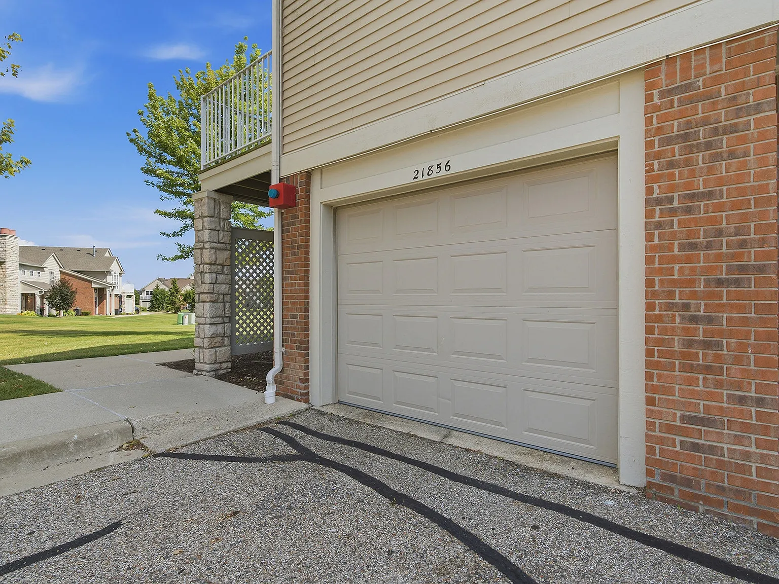 2 bed, 1118 sqft, $1,850 — Photo 2