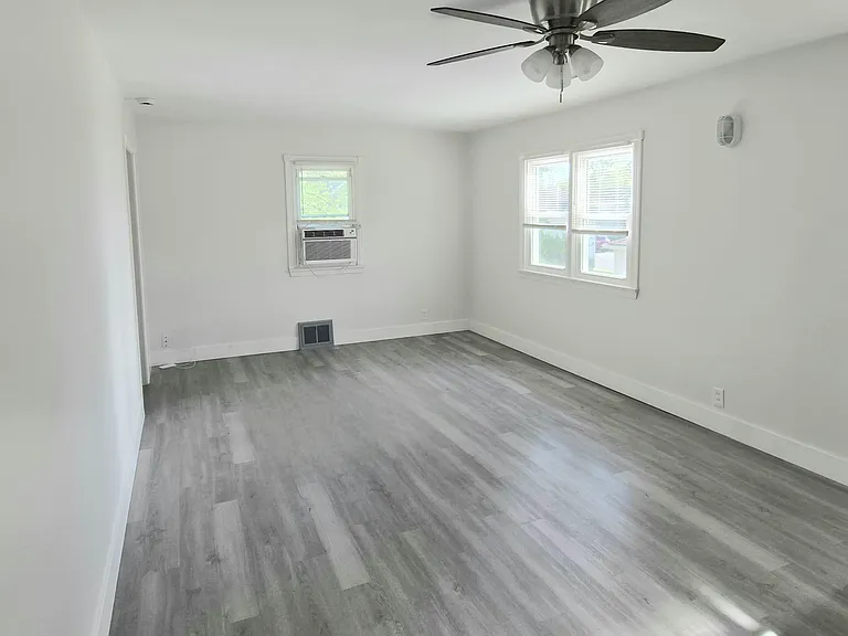 262 & 264 E Paige Ave #262 — Photo 6