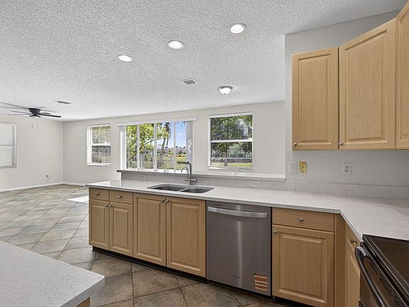 2nd image of 1104 Oakwater Dr