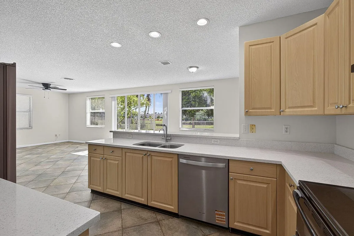 Building Photo - 1104 Oakwater Dr