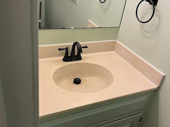 2nd image of 5007 White Oak Pl