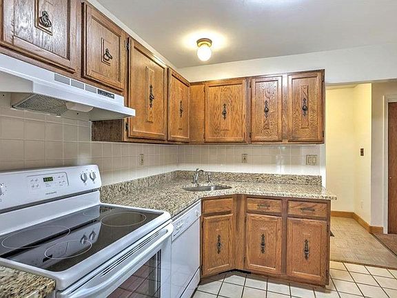 2nd image of 2 Heritage Dr Unit C