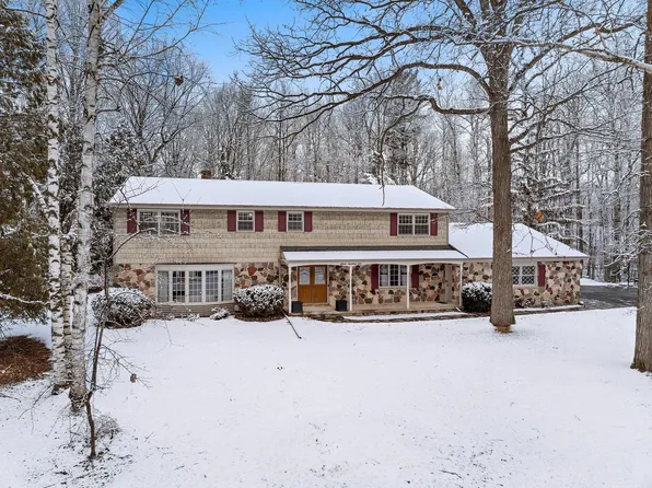 1105 Westwood LANE, Manitowoc, WI 54220