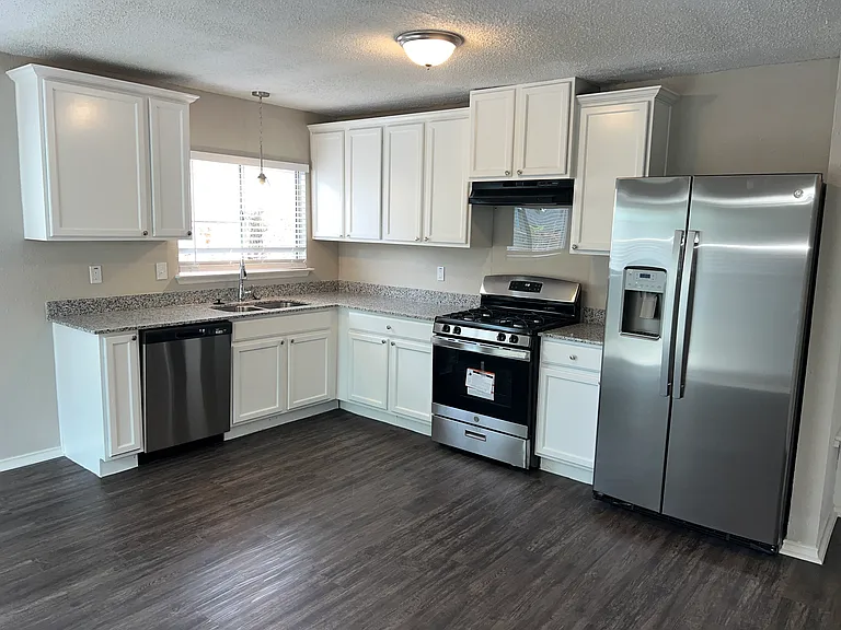 2911 Lakebriar St — Photo 5