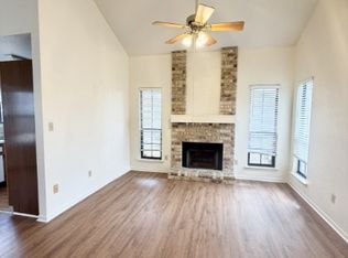 728 W San Antonio St APT B, Lockhart, TX 78644