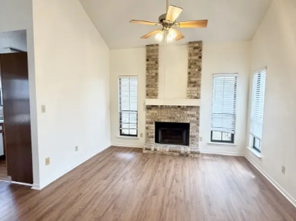 728 W San Antonio St, Lockhart, TX