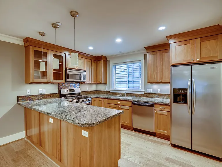 1108 Taylor Ave N #B — Photo 3