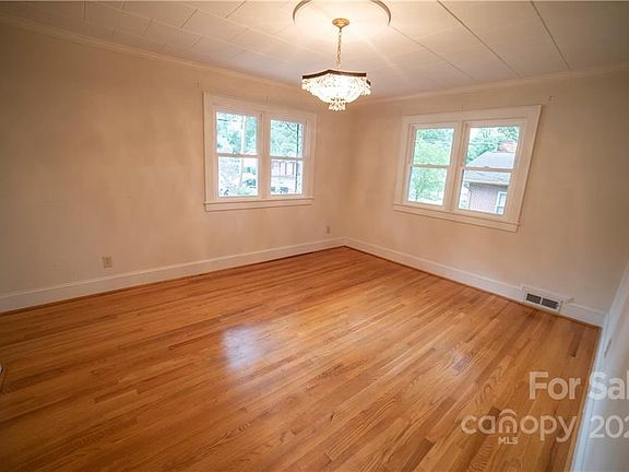 5th image of 327 Sharon Ave NW