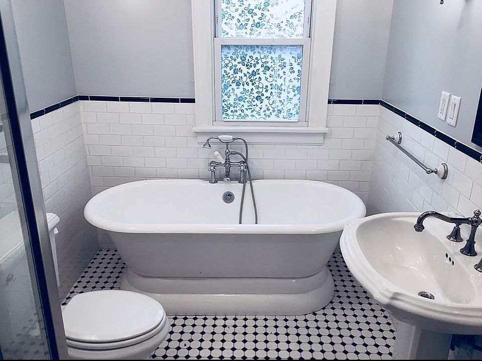 2nd image of 78 W Oakwood Pl