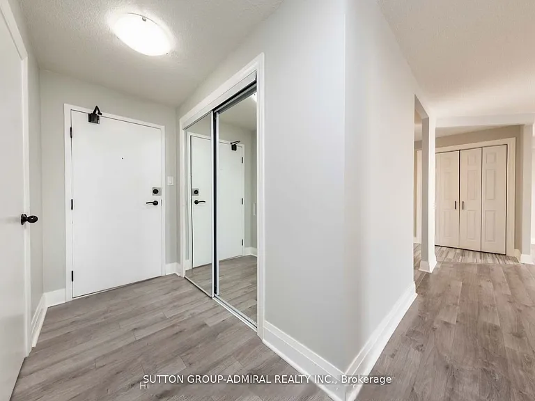 50 Inverlochy Blvd #1005 — Photo 4