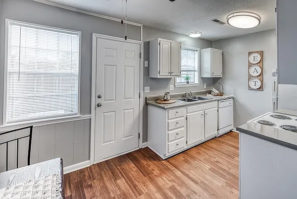 Patriots Place Townhomes — Photo 1