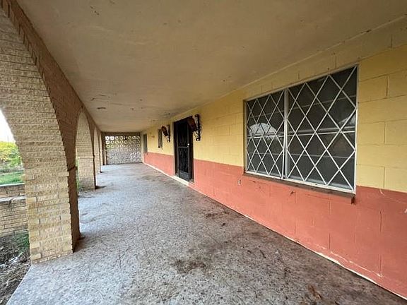 4th image of 1908 Willow Cove Dr