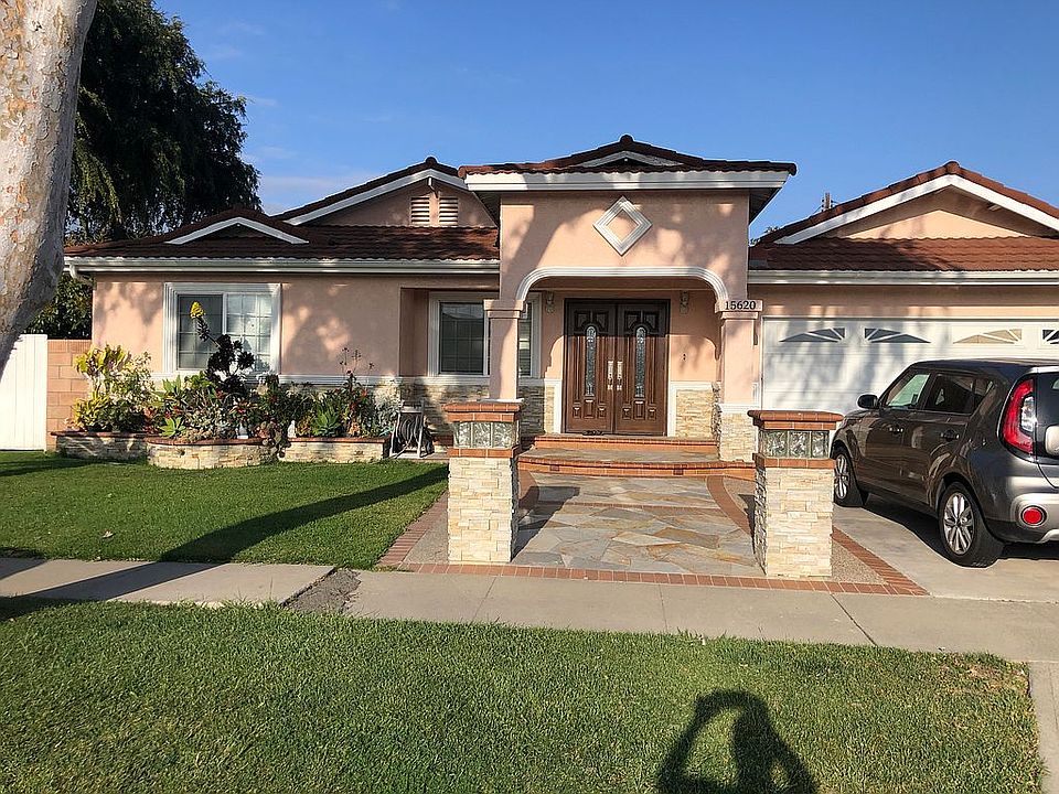 1st image of 15620 Poinsettia Way