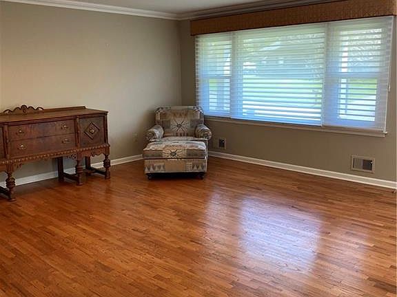 3rd image of 8 Lilac Ct