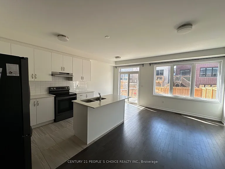 1471 Blackmore St — Photo 12
