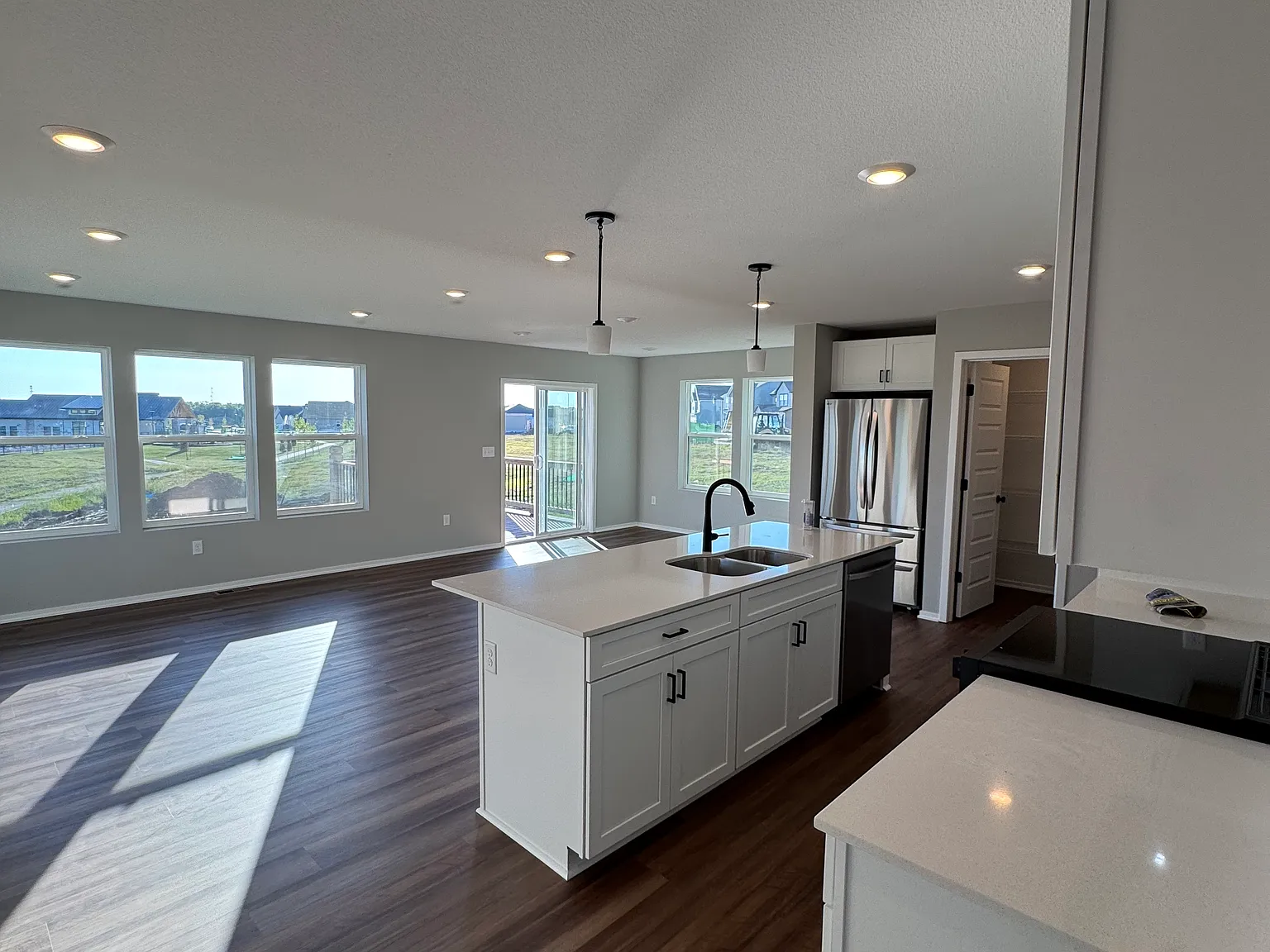 4 bed, 1861 sqft, $2,995 — Photo 4