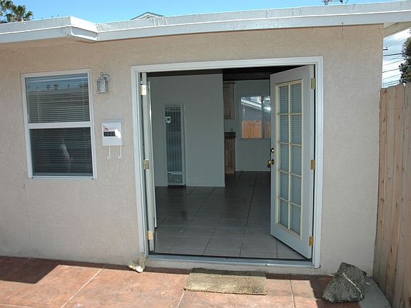 3rd image of 2039-2043 Grand Ave