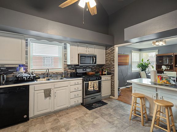 5th image of 15607 Gouwens Ln