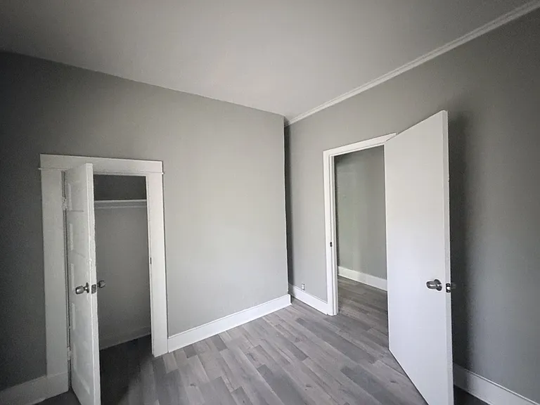 1585 Humber St — Photo 16