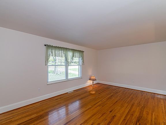 5th image of 8490 Brookridge Dr