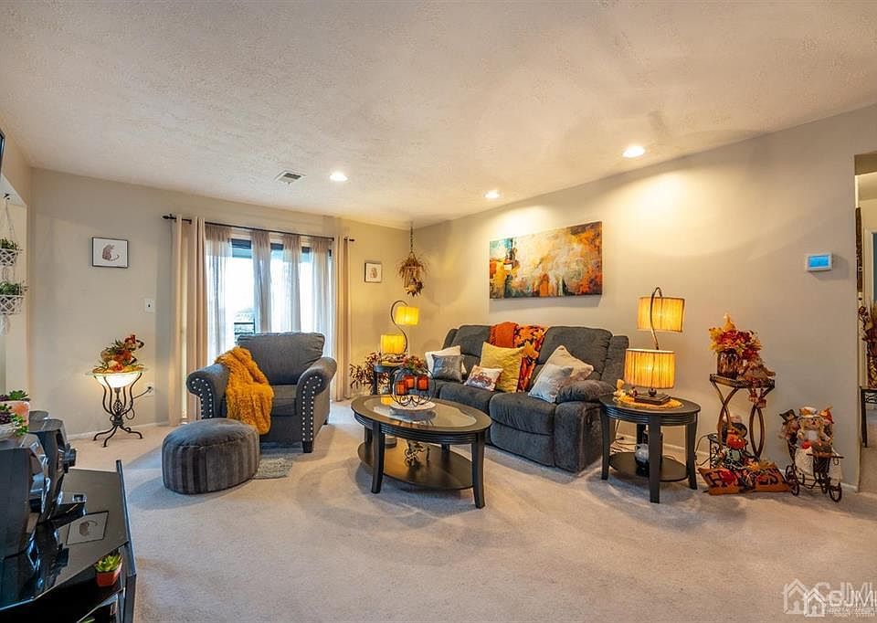 1st image of 306 Sharon Garden Ct