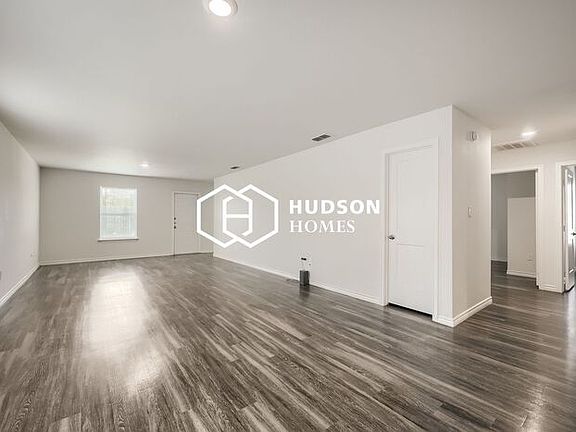 3rd image of 7918 Vineyard Dr