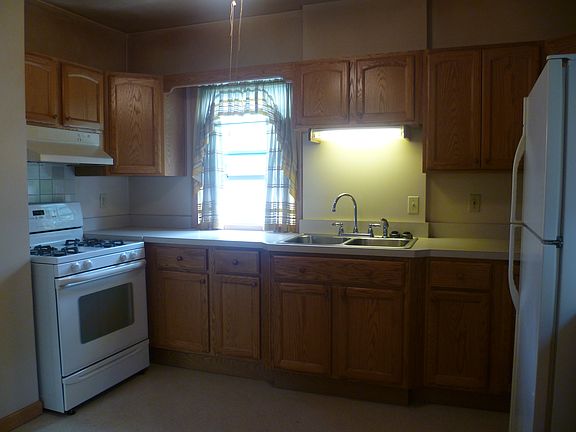 5th image of 1222 Girard St