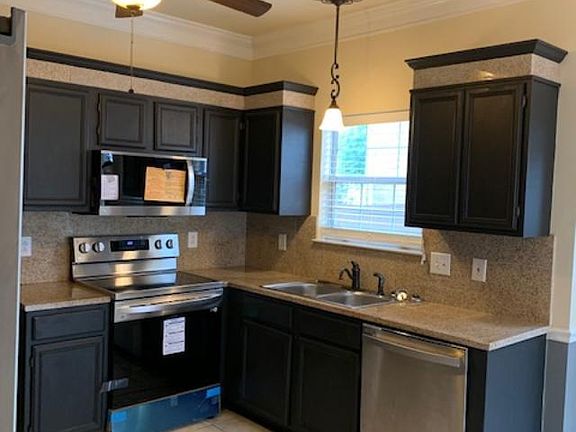5th image of 401 Independence Dr W