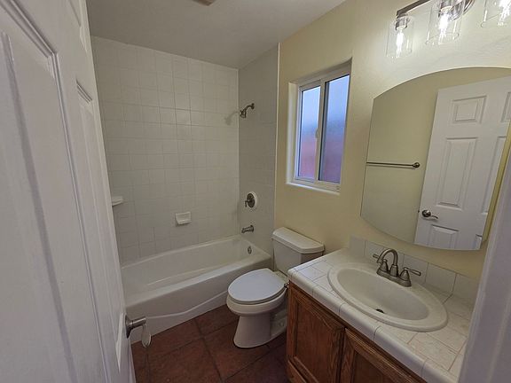 5th image of 240 Elkwood Ave