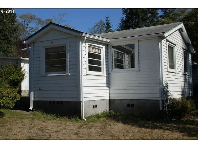 3590 Ocean Blvd SE photo 1