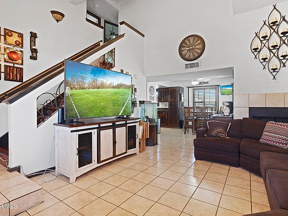 4th image of 1660 Saint James Pl
