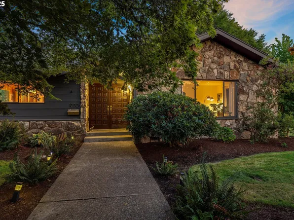 1030 NW 20th St, McMinnville, OR 97128