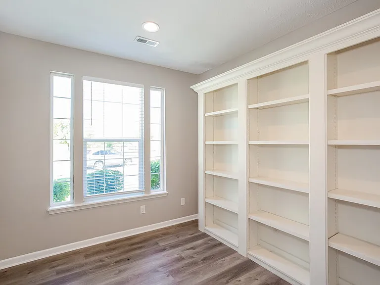 4905 Fields Blvd — Photo 9