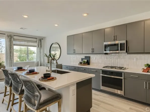 2729 Lake Mendoza St, Rialto, CA 92377