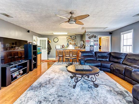 4th image of 6984 Lakeview Dr
