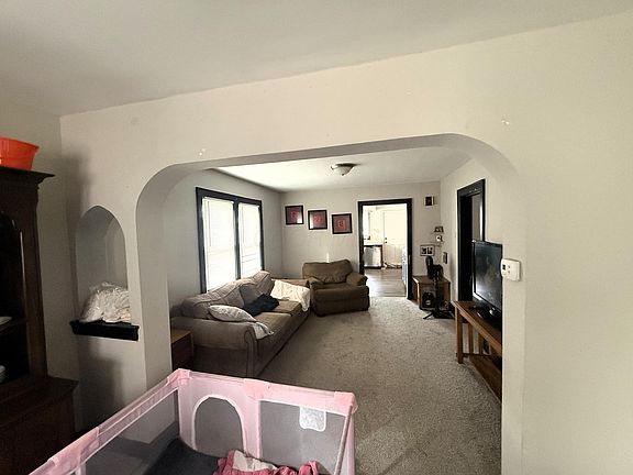 3rd image of 537 Townsend Ave