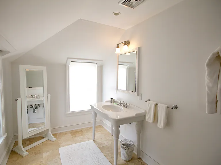 8 Clinton Ave — Photo 14