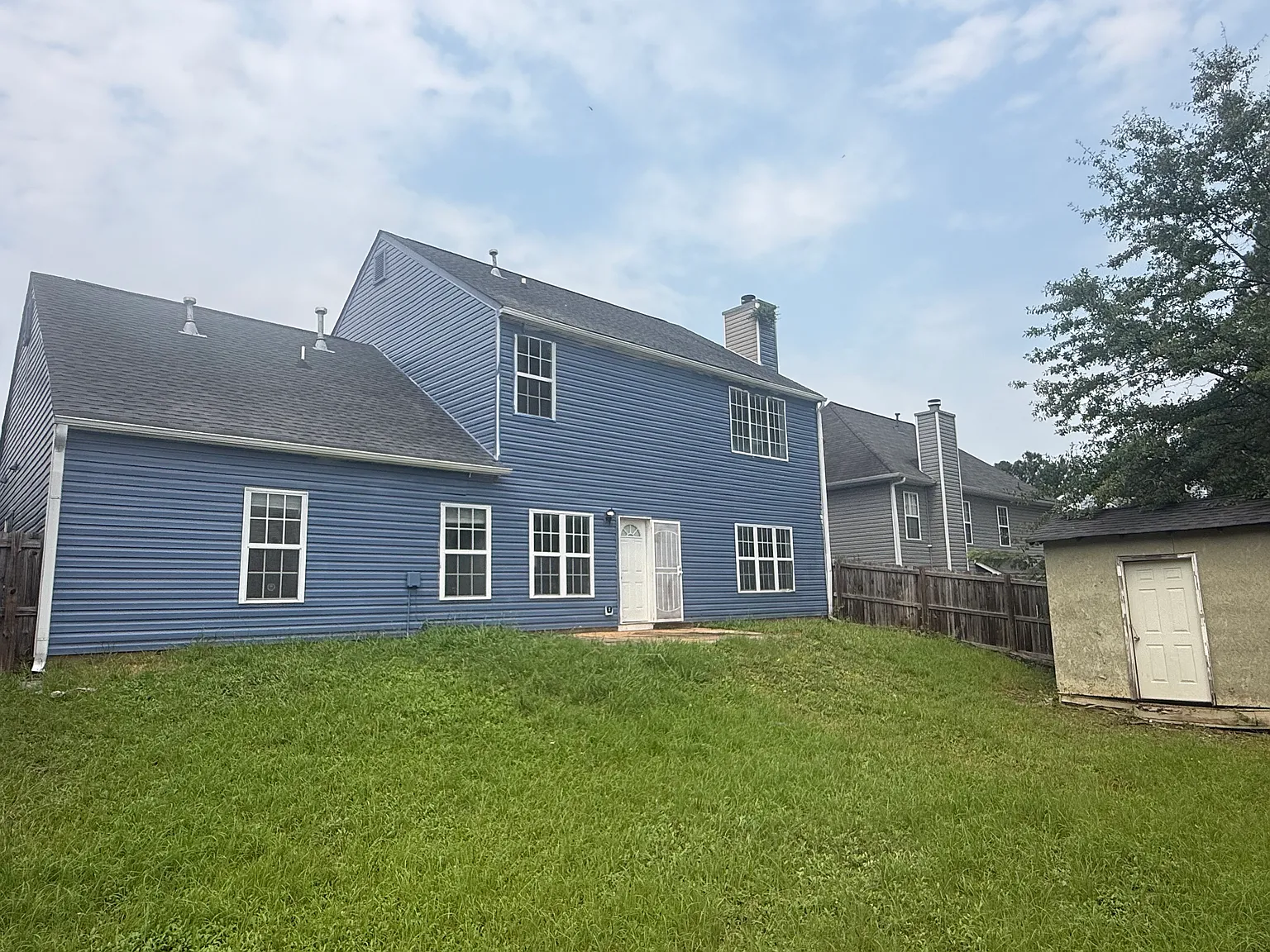 4 bed, 2.5 bath, 2672 sqft, $2,400 — Photo 2