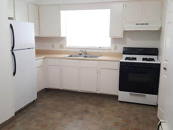 3rd image of 2424 36th St SW APT 6