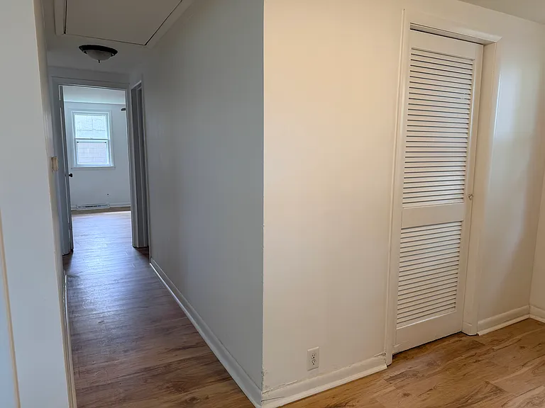 277 N La Salle Ave — Photo 11