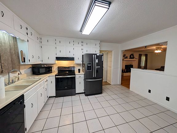 12th image of 142 Roberts Rd
