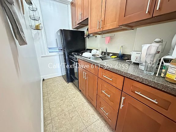 5th image of 1822 Beacon St APT 1