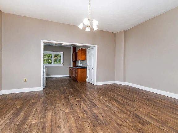 4th image of 639 Caledonia Pl