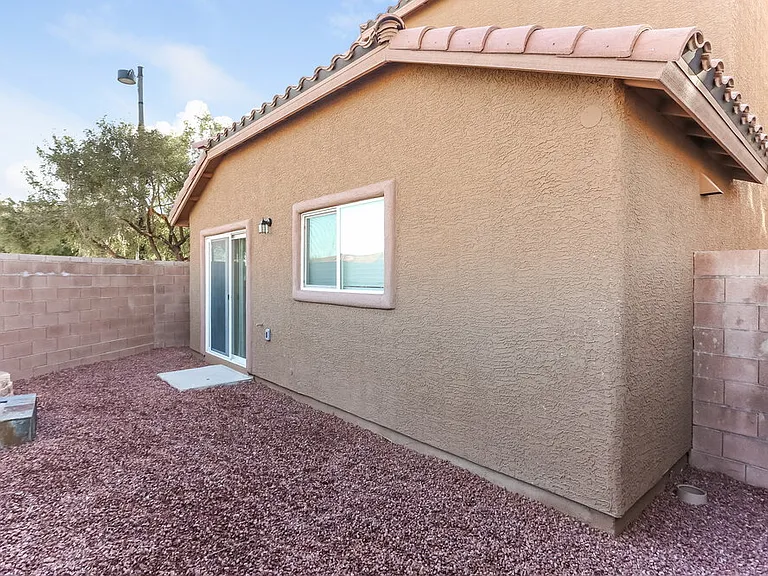 9132 Patrick Henry Ave — Photo 16