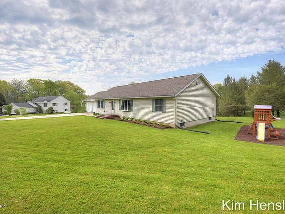 2nd image of 9377 Gypsy Ct NE