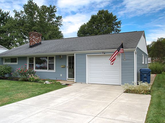3rd image of 404 Pattie Dr