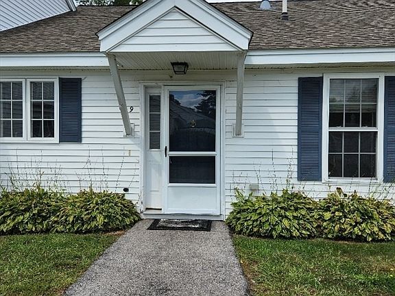 2nd image of 491 Mammoth Rd Unit 9