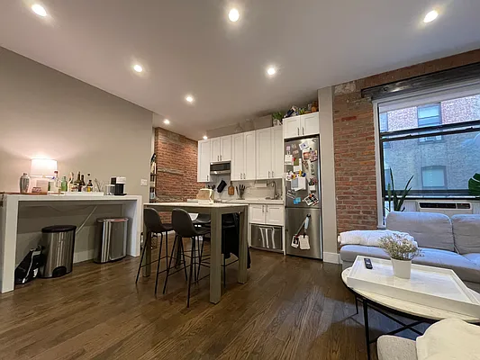 Rented by Douglas Elliman | media 15