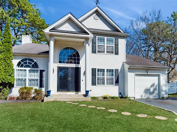 33 Summersweet Drive, Middle Island, NY 11953
