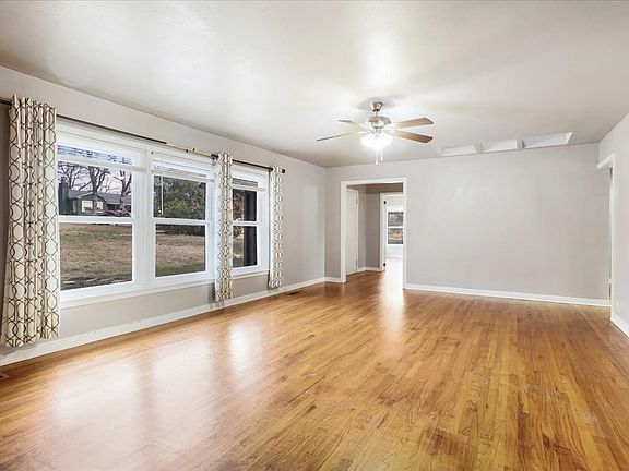 5th image of 1528 W Day St